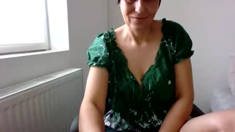 Snapshot of hellenella chatting on November 2025 06:47:02 AM Hellen online show from November 2025 06:47:02 AM