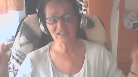 hellenmarie online show from October 2025 10:14:01 AM
