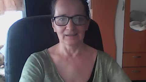 hellenmarie online show from May 2026 10:09:02 AM