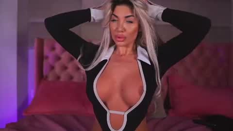 hellenroyy online show from June 2026 03:27:02 AM