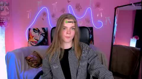 Helli online show from May 2026 07:33:01 PM