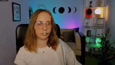 Helli online show from June 2026 07:05:01 PM