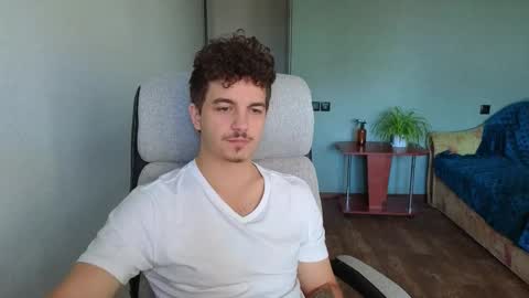 Snapshot of hellish_sugar chatting on October 2025 07:19:02 AM Remy online show from October 2025 07:19:02 AM