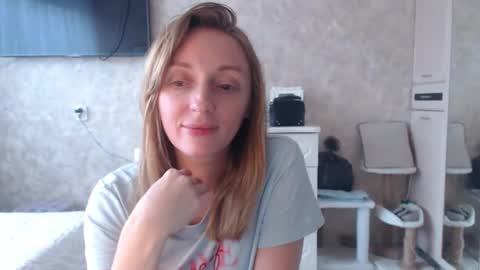 Snapshot of hellokittykaty chatting on March 2026 07:15:01 AM Victory online show from March 2026 07:15:01 AM