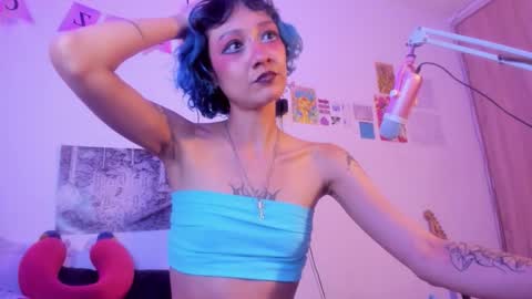 Raven and Momo online show from November 2025 05:33:01 AM