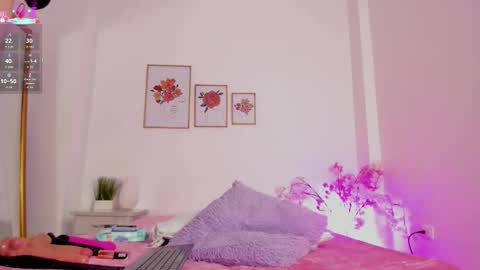 Snapshot of hellzel_moon chatting on November 2025 07:07:02 PM Hellzel online show from November 2025 07:07:02 PM