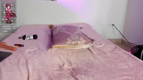 Snapshot of hellzel_moon chatting on February 2026 06:22:01 AM Hellzel online show from February 2026 06:22:01 AM