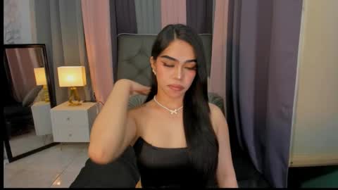 Snapshot of hennessygoddess69 chatting on December 2024 03:00:02 AM HENNESSY online show from December 2024 03:00:02 AM