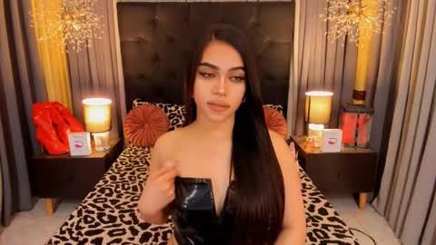 Snapshot of hennessygoddess69 chatting on January 2025 09:02:01 AM HENNESSY online show from January 2025 09:02:01 AM