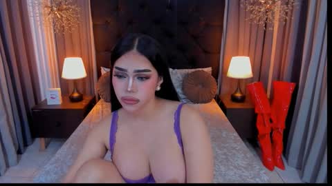 Snapshot of hennessygoddess69 chatting on September 2025 01:27:02 AM HENNESSY online show from September 2025 01:27:02 AM