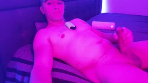 Snapshot of hennidrip chatting on November 2025 04:34:01 AM HENNIDRIP online show from November 2025 04:34:01 AM