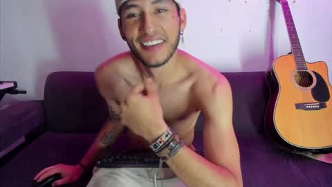 Snapshot of henrik_senn chatting on December 2024 09:40:02 AM henrik_senn online show from December 2024 09:40:02 AM