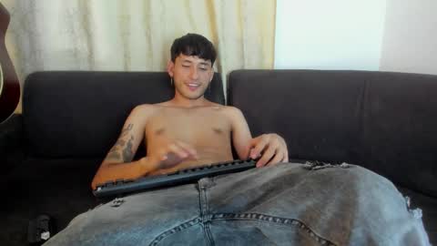 Snapshot of henrik_senn chatting on September 2025 08:45:01 PM henrik_senn online show from September 2025 08:45:01 PM