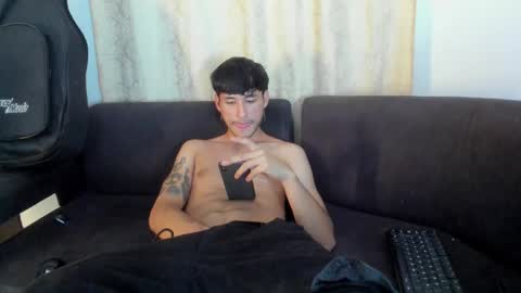 Snapshot of henrik_senn chatting on October 2025 10:21:02 PM henrik_senn online show from October 2025 10:21:02 PM