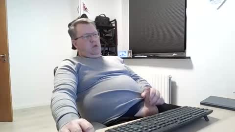 henrikrp1971 online show from February 2025 09:33:01 PM