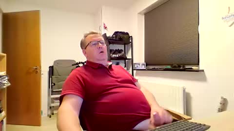 henrikrp1971 online show from December 2025 06:37:02 PM