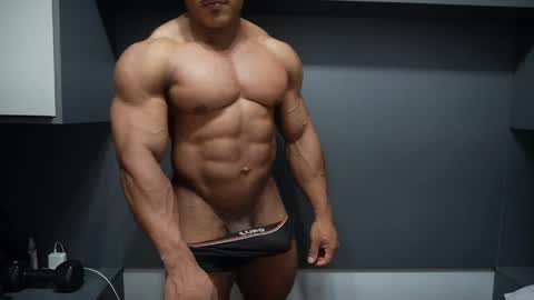 Henri online show from April 2026 11:04:01 PM