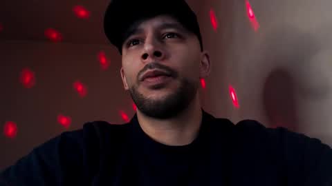 HenryAxe online show from October 2025 09:44:01 AM