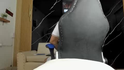 henrydouglas online show from April 2026 05:05:02 AM