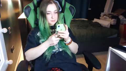 Hentaishiing online show from November 2025 02:00:01 AM