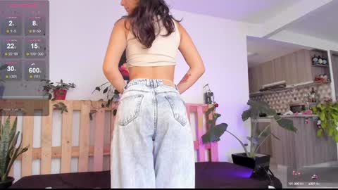 Hello I am Valentina independent Colombian model I love sensuality and pleasure welcome online show from December 2024 05:43:01 PM