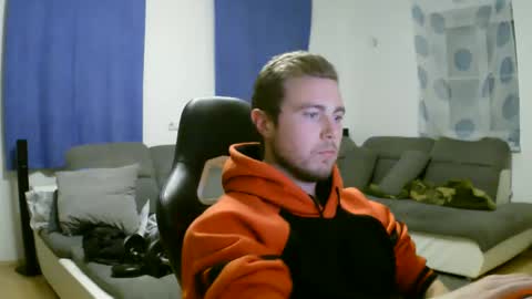 Snapshot of herbstenden chatting on January 2025 09:11:02 PM John Pearl online show from January 2025 09:11:02 PM