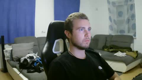 Snapshot of herbstenden chatting on January 2025 09:07:01 PM John Pearl online show from January 2025 09:07:01 PM