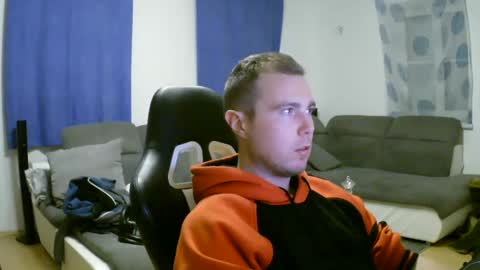 Snapshot of herbstenden chatting on February 2025 09:37:02 PM John Pearl online show from February 2025 09:37:02 PM