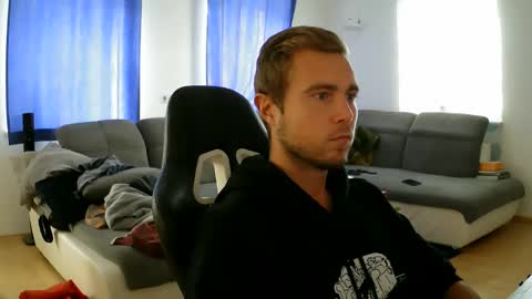 Snapshot of herbstenden chatting on September 2025 08:49:02 AM John Pearl online show from September 2025 08:49:02 AM