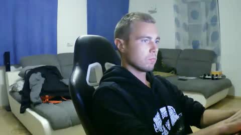 Snapshot of herbstenden chatting on September 2025 05:51:01 PM John Pearl online show from September 2025 05:51:01 PM