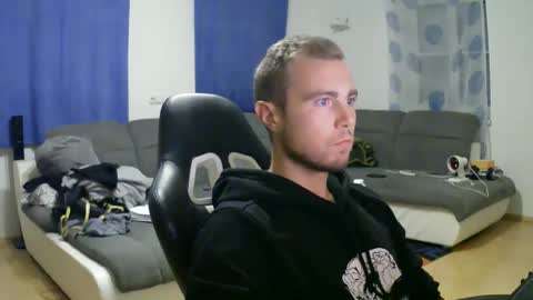 Snapshot of herbstenden chatting on October 2025 07:00:01 PM John Pearl online show from October 2025 07:00:01 PM