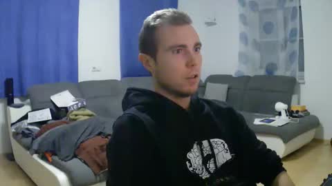 Snapshot of herbstenden chatting on October 2025 08:57:01 PM John Pearl online show from October 2025 08:57:01 PM