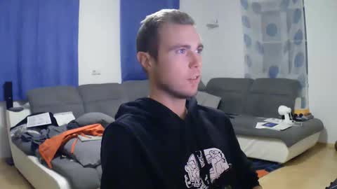 Snapshot of herbstenden chatting on October 2025 08:43:02 PM John Pearl online show from October 2025 08:43:02 PM