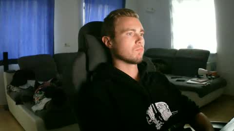 Snapshot of herbstenden chatting on November 2025 02:37:02 PM John Pearl online show from November 2025 02:37:02 PM