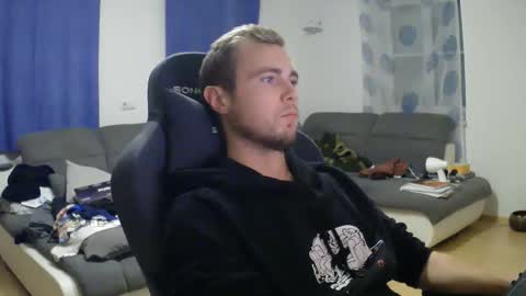 Snapshot of herbstenden chatting on November 2025 07:47:02 PM John Pearl online show from November 2025 07:47:02 PM