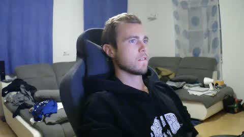 Snapshot of herbstenden chatting on November 2025 05:42:01 PM John Pearl online show from November 2025 05:42:01 PM