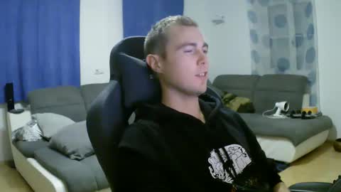 Snapshot of herbstenden chatting on November 2025 06:19:01 PM John Pearl online show from November 2025 06:19:01 PM