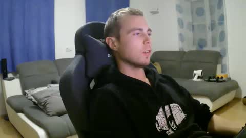 Snapshot of herbstenden chatting on December 2025 08:17:01 PM John Pearl online show from December 2025 08:17:01 PM