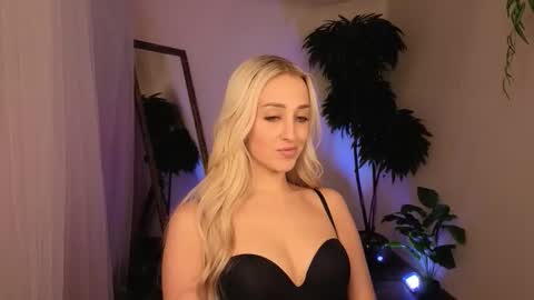 Elise online show from March 2026 02:02:02 AM