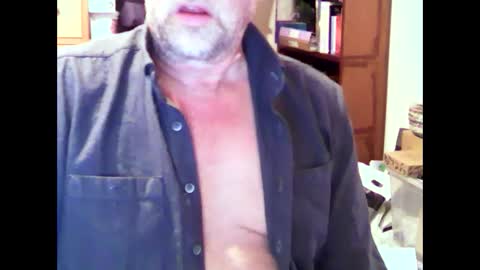 Snapshot of hereford66 chatting on January 2025 03:27:01 PM hereford66 online show from January 2025 03:27:01 PM