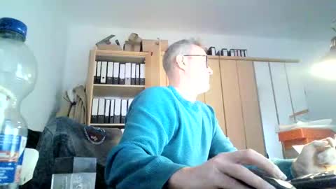 Snapshot of hering76 chatting on December 2024 08:26:01 AM hering76 online show from December 2024 08:26:01 AM