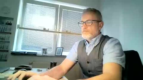 Snapshot of hering76 chatting on May 2026 06:22:02 AM hering76 online show from May 2026 06:22:02 AM
