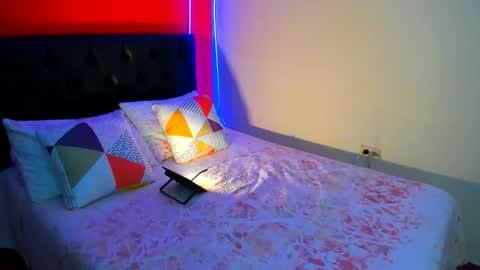 Snapshot of hermione_blonde chatting on October 2025 07:58:02 PM hermione_blonde online show from October 2025 07:58:02 PM