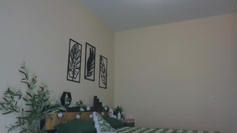 Snapshot of heroine_of_your_life chatting on February 2025 07:18:02 AM Maryana online show from February 2025 07:18:02 AM