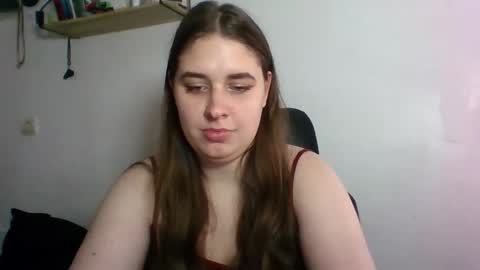 hess_luna_ online show from October 2025 09:08:02 AM