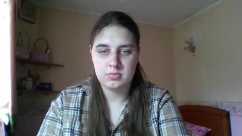 hess_luna_ online show from October 2025 09:10:01 AM