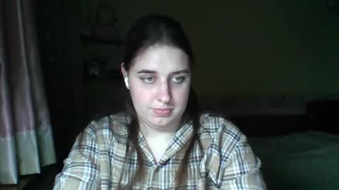 hess_luna_ online show from January 2026 05:27:02 PM