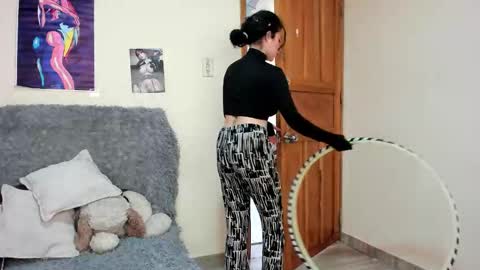 hesttia_ online show from October 2025 08:08:01 PM