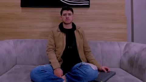 heteros men online show from December 2025 02:02:02 PM