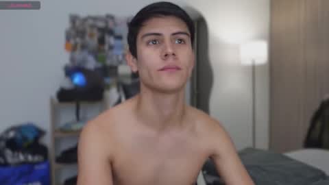 Snapshot of hey_cesard chatting on December 2025 04:05:01 PM hey_cesard online show from December 2025 04:05:01 PM